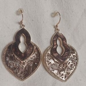Elegant Gold and Brown Filigree Earrings